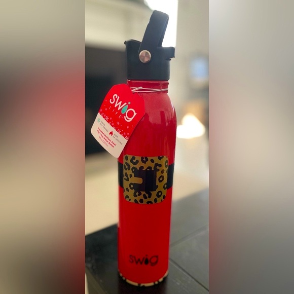 Swig Life 20oz Insulated Water Bottle - Picture 2 of 3